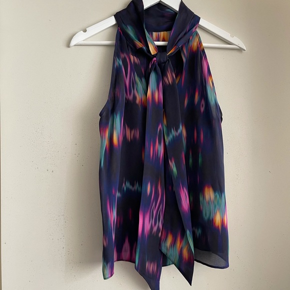 Generation Love Kaylee Tie Tank in Navy Multi NWT - Picture 3 of 6